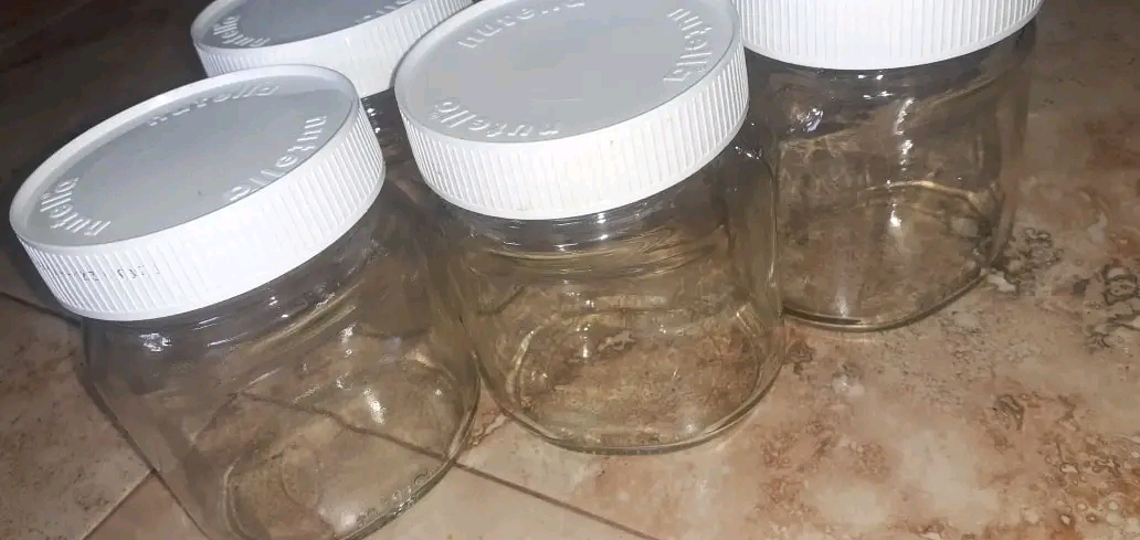 Used 300ml empty nutella glass jar 6pcs.Can use as a storage jar!. 