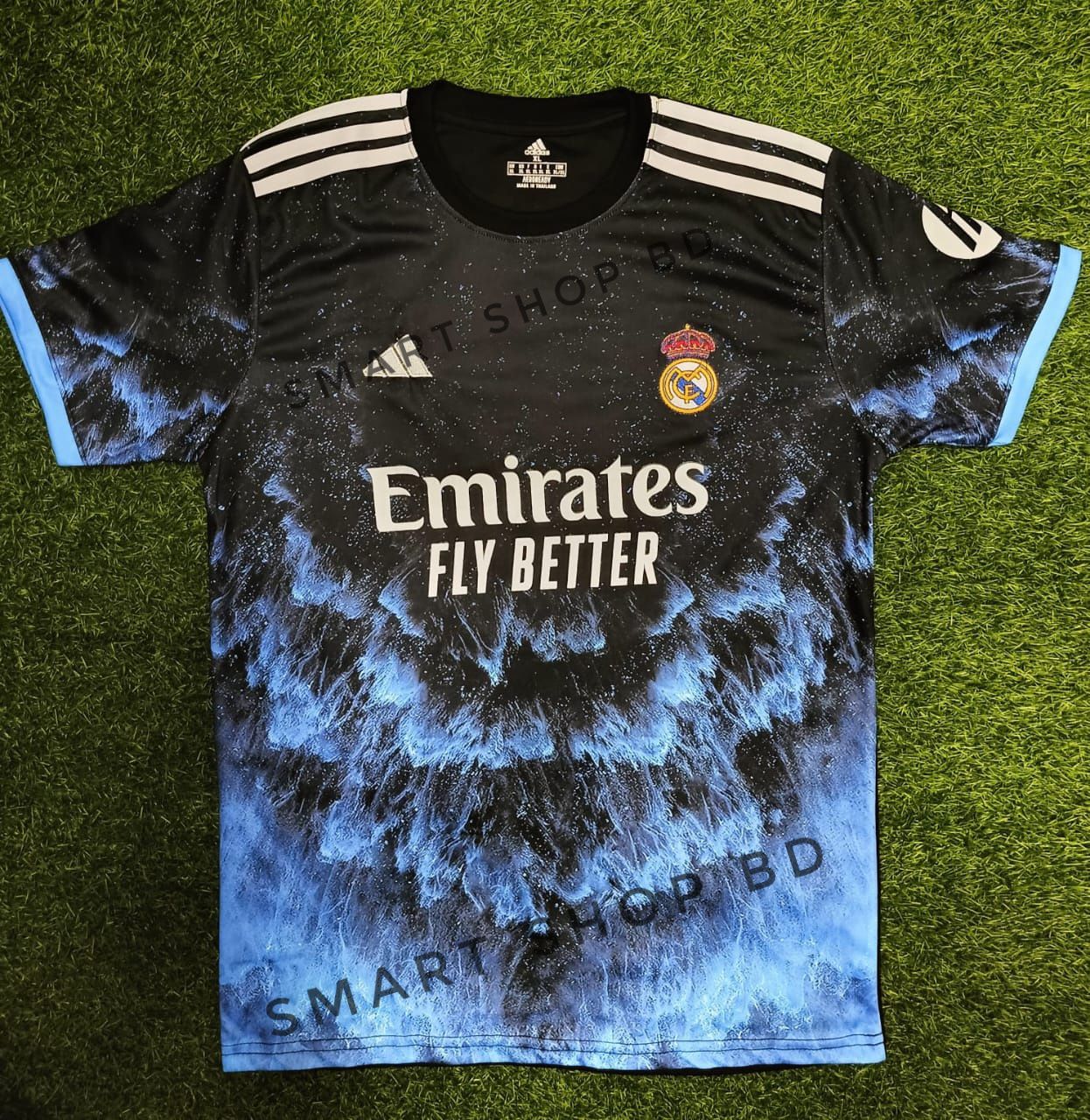 Real madrid new galaxy kit 2024/25 jersey half sleeves. 