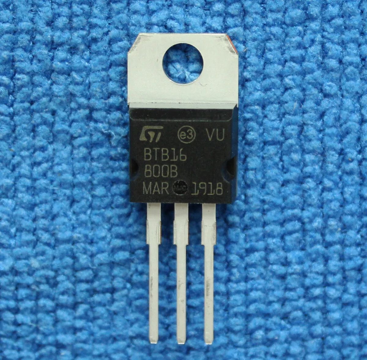  BTB16-800 TO-220 Triac 2 Pcs 800V 16A AC Voltage Regulator For AC Switching Infrared Cooker Fan Regulator Light Dimmer. 