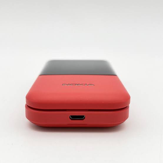 Nokia 2720 Flip Dual Display Dual Sim Red Colour. 