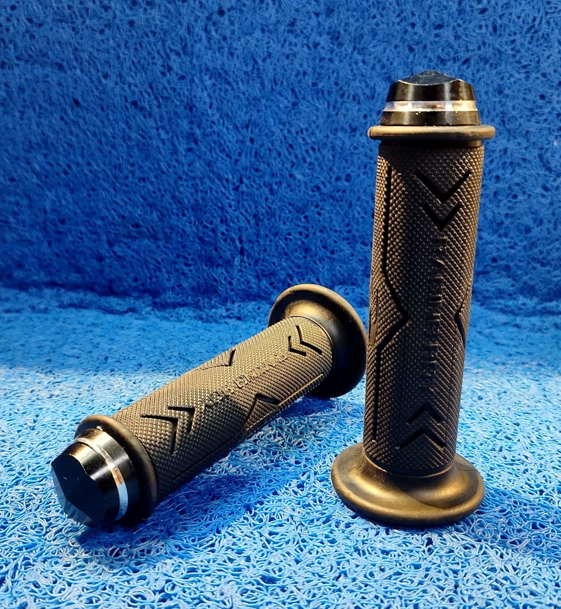 RCB, RB Alloy Handle Grip. Universal, Anti Slippery, High Quality And Durable, Resist Hand Fatigue, Sillicone Rubber, Easy Installation, Very Stylish. 