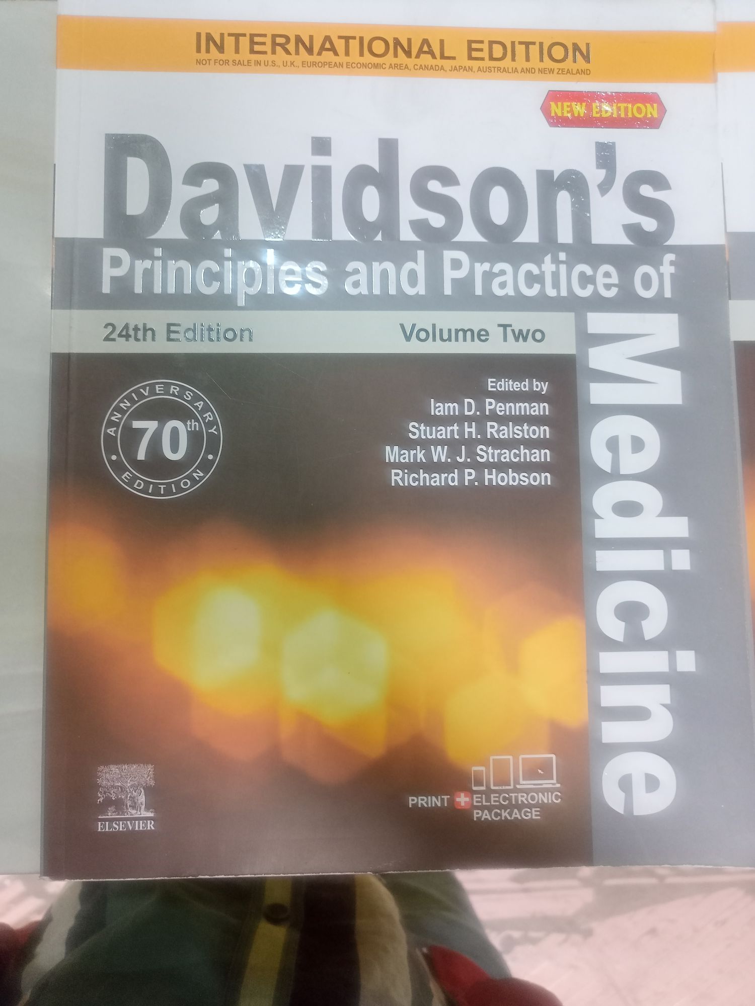 Davidson's Principles and Practice of 24th Edition E RSA NIV 70 EDITION Volume Three Edited by lam D. Penman Stuart H. Ralston Mark W. J. Strachan Richard P. Hobson Medicine