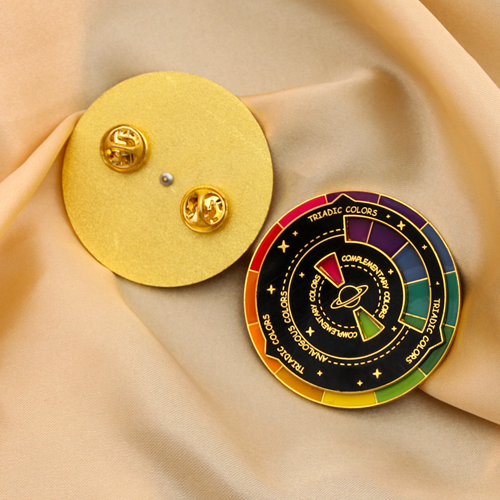 Spinning Color Compass Enamel Pin Novelty Rotatable Palette Brooch Color Wheel Badge for Backpacks Aesthetic Jackets Accessories. 