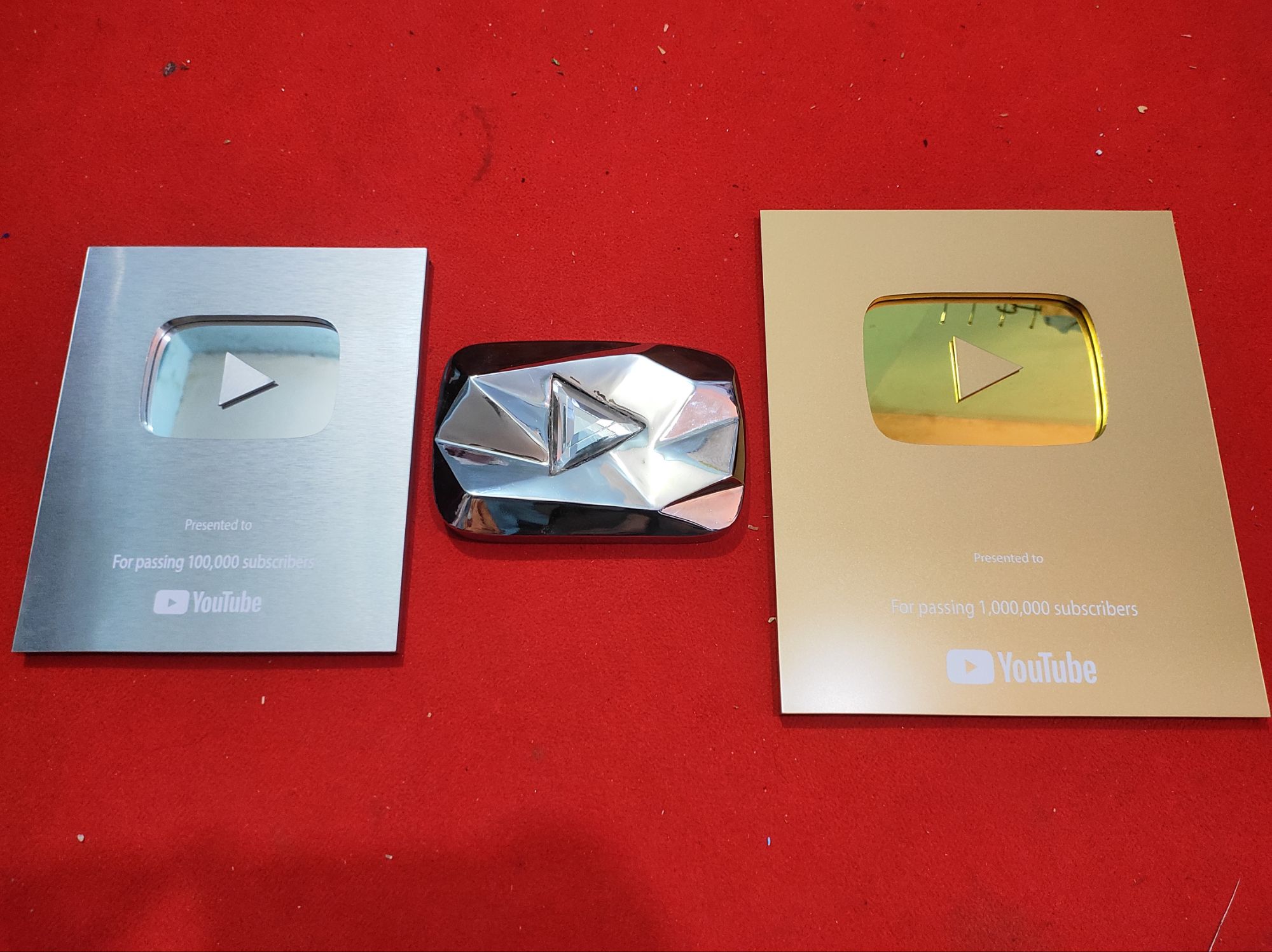 samne pichone same silver play button show piece for using studio decoration,room decoration play show piece,logo ad silver colour. 