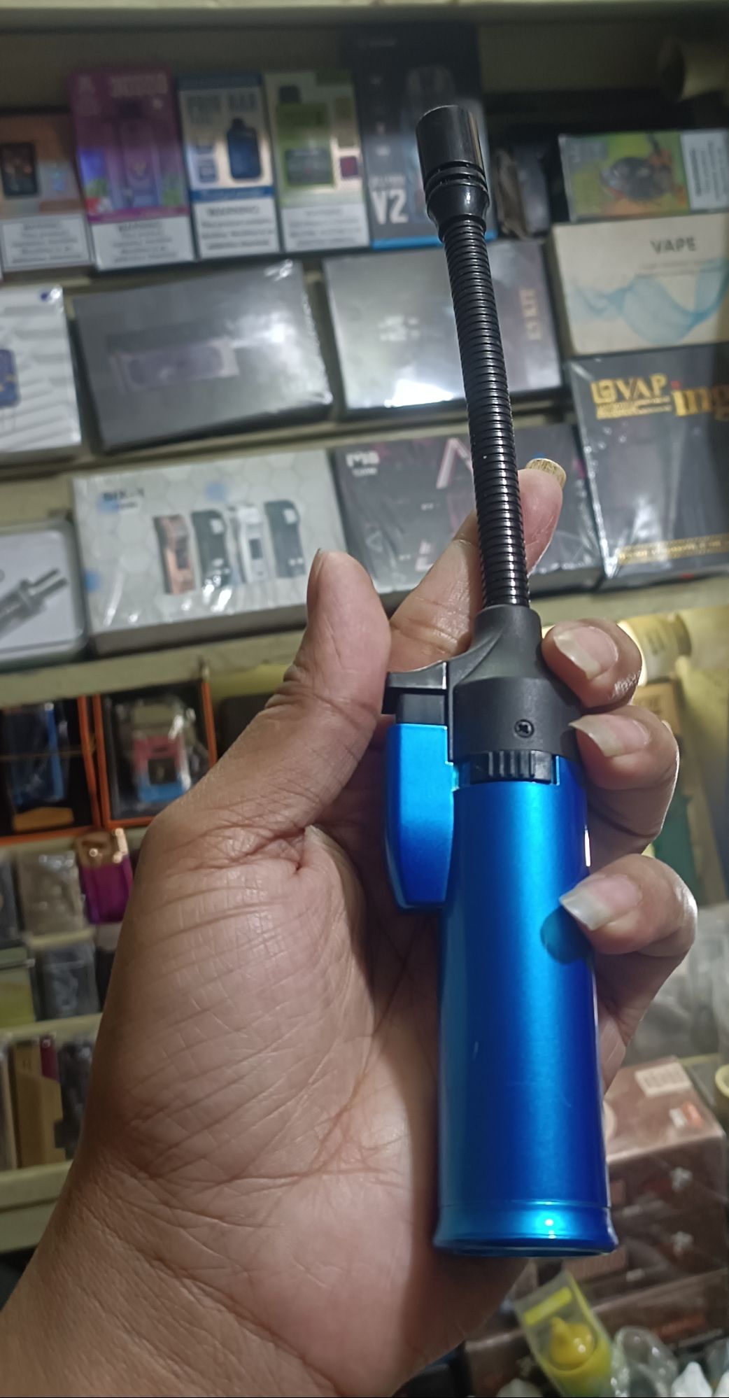 Flexible Tube Lighter with Flame Locking Function, Butane Lighter with Large Fuel Tank, Windproof Camping Lighter Kitchen Lighter. 