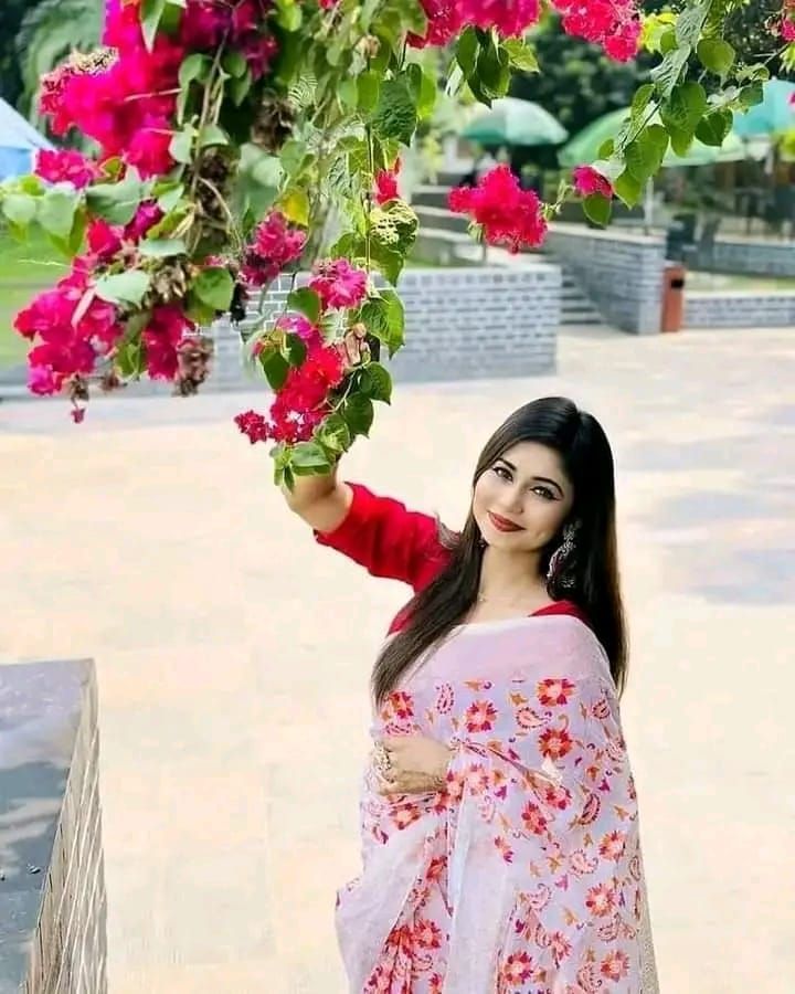 Screen Print Half Silk Saree – Elegant & Comfortable Partywear for Women