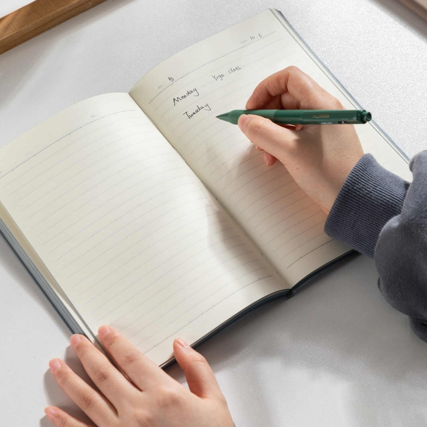 Deli Leather Cover Notebook Cover Notebook PU Notebook Thickened Notepad Minimalist Soft Leather Student Business Office School. 