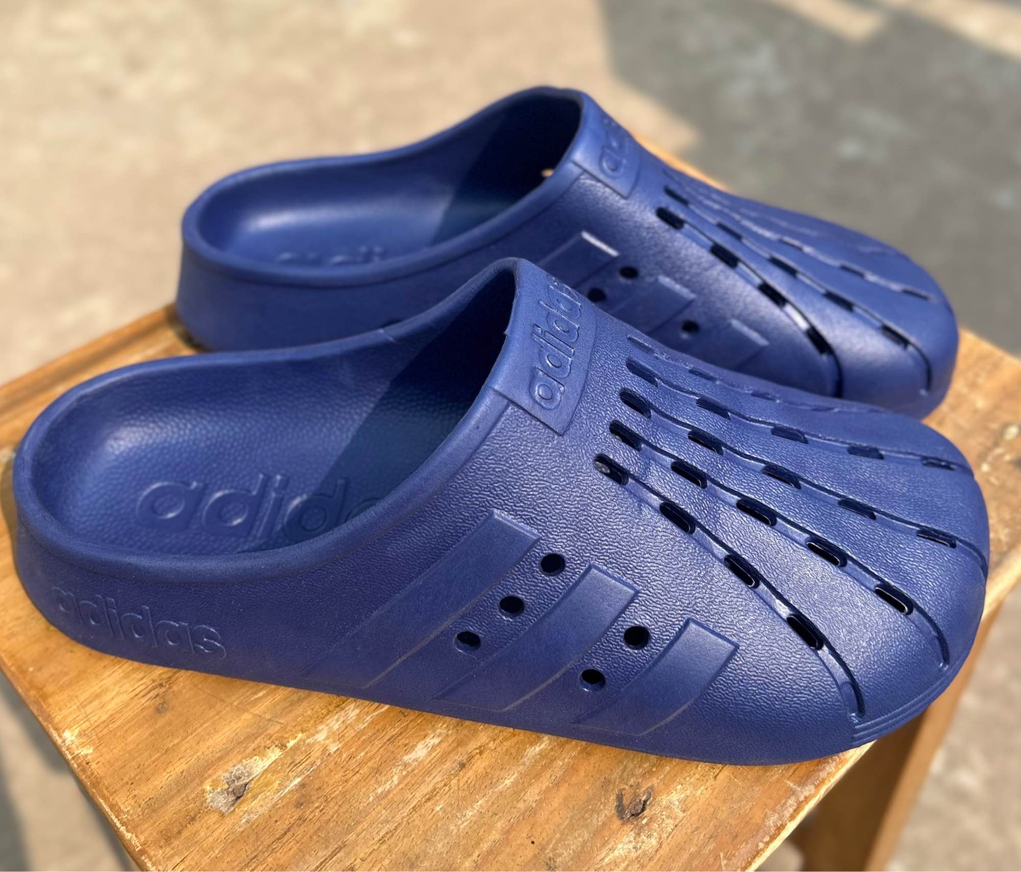 New Comfortable Adilette Clogs Slip-on Crocs Shoes Sandals for Men. 