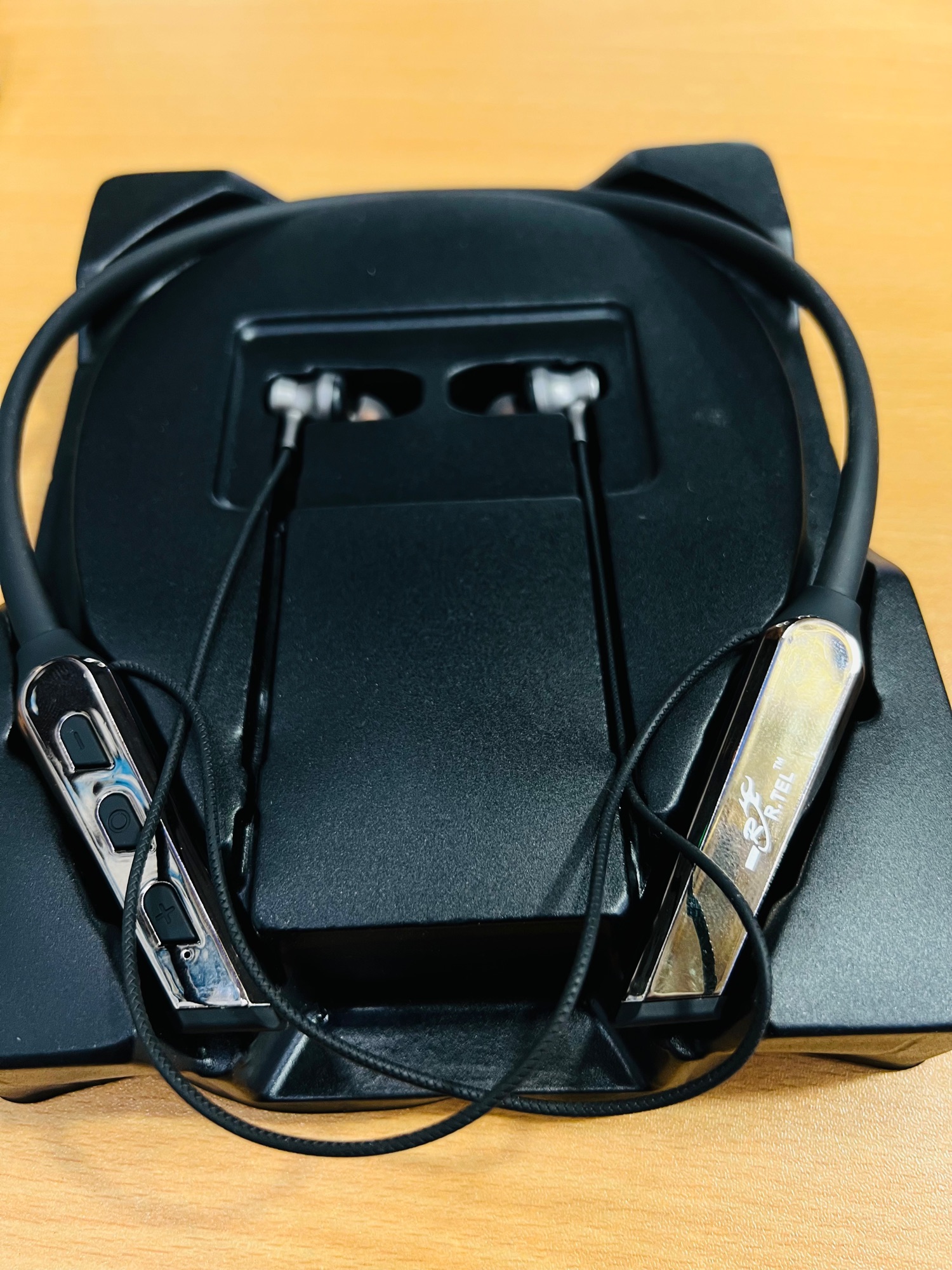 R Tel ENC Neckband RM-N11 40h music time and 5 voice changer mode. 