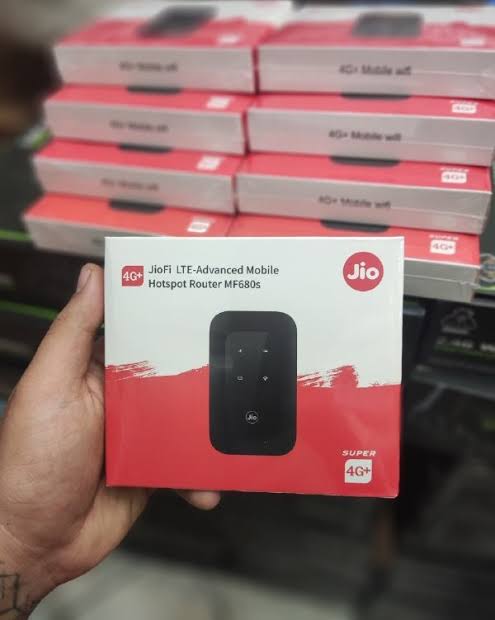 4G LTE-Advanced Mobile Wi-Fi Hotspot Pocket Router Jio WD680+. 
