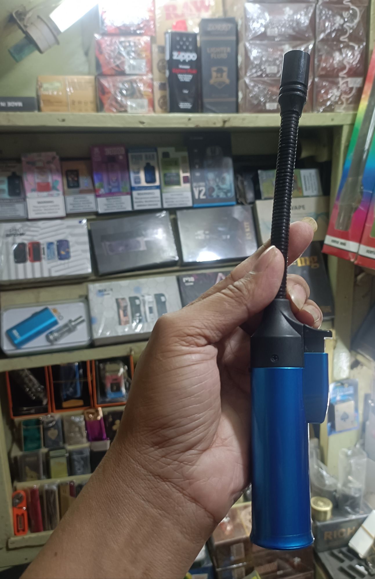 Flexible Tube Lighter with Flame Locking Function, Butane Lighter with Large Fuel Tank, Windproof Camping Lighter Kitchen Lighter. 