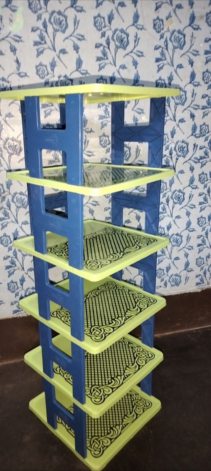 Standard 6 shelf rack. 