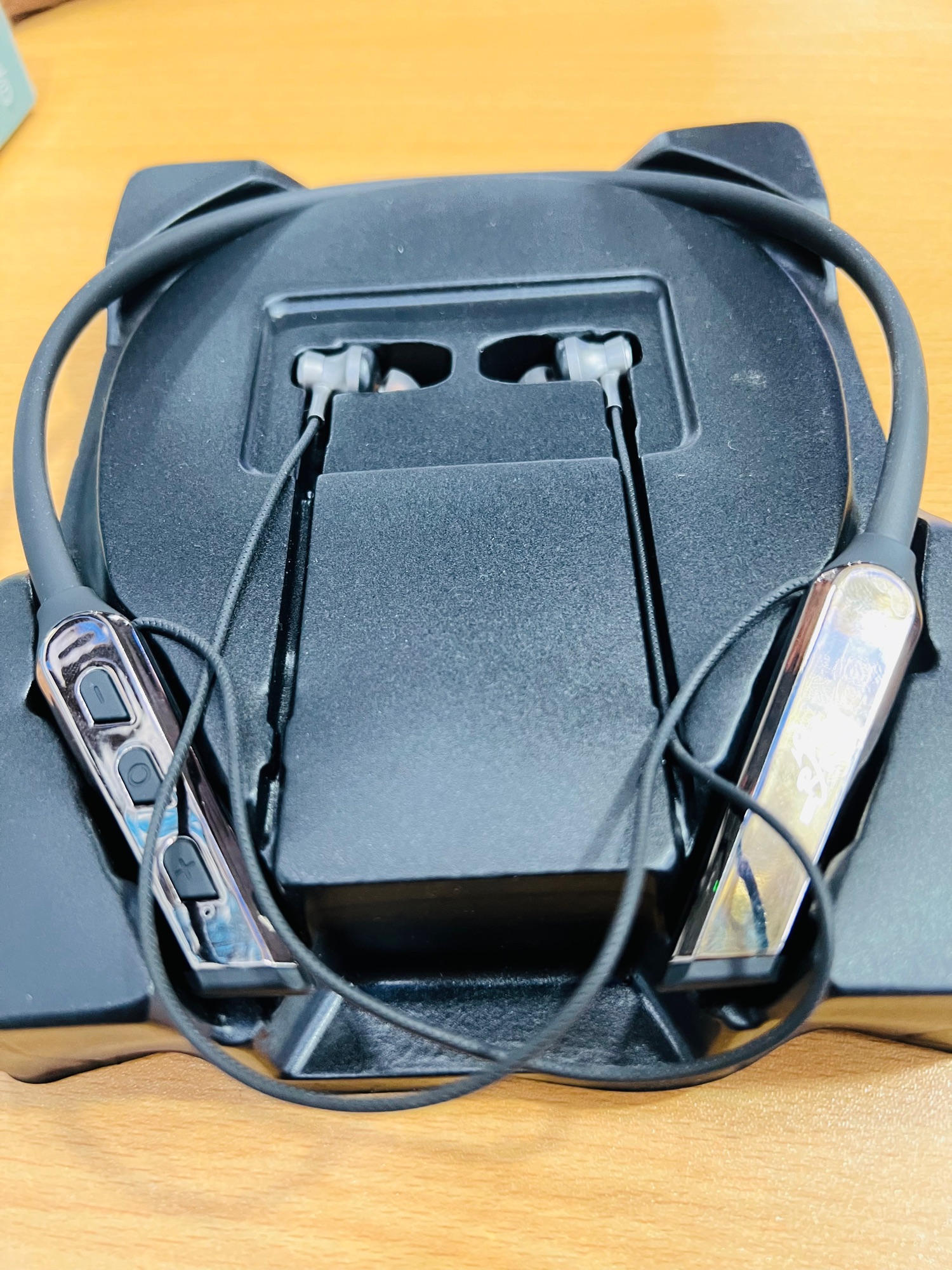 R Tel ENC Neckband RM-N11 40h music time and 5 voice changer mode. 