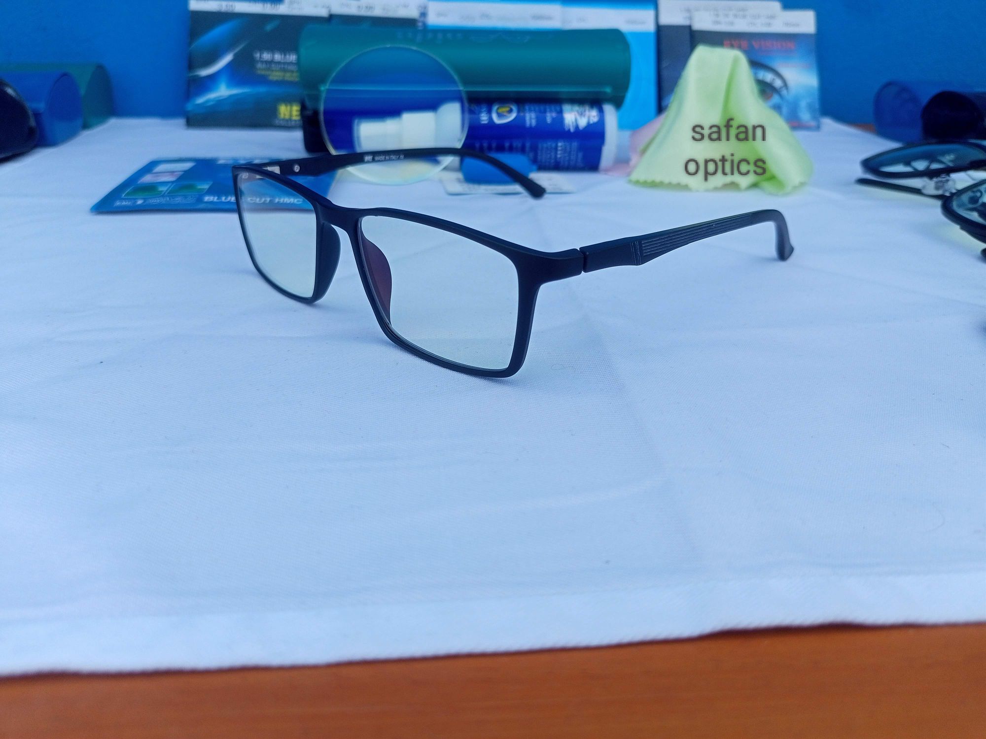anti Blue-ray glass with TR-90 optical fibre frame lens cleaner blue cut lens testing kit and waper cloth frame store box free save your eyes from computer mobile blue light. 