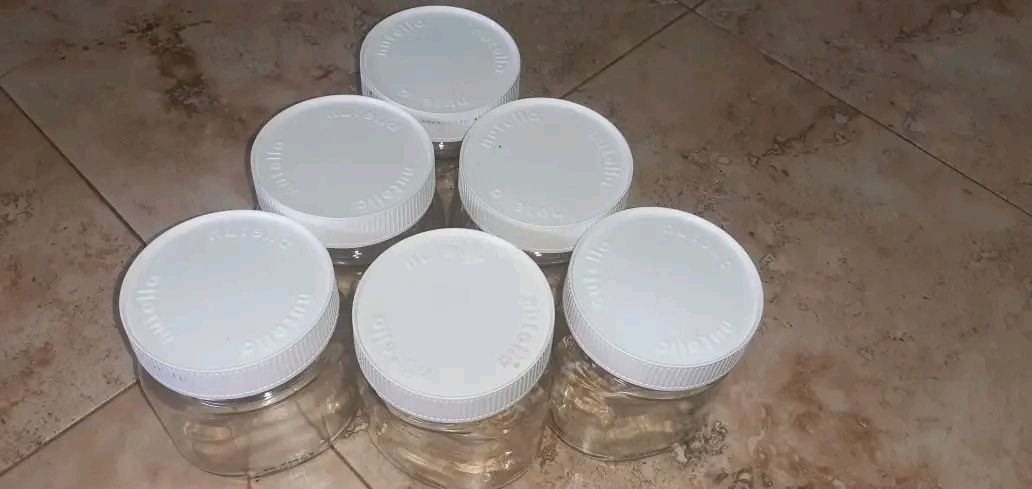 Used 300ml empty nutella glass jar 6pcs.Can use as a storage jar!. 