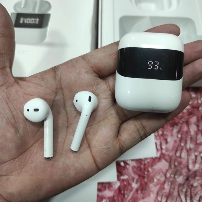 UiiSii GM20 Pro Bluetooth 5.1 TWS Earbud with Charging Case. 
