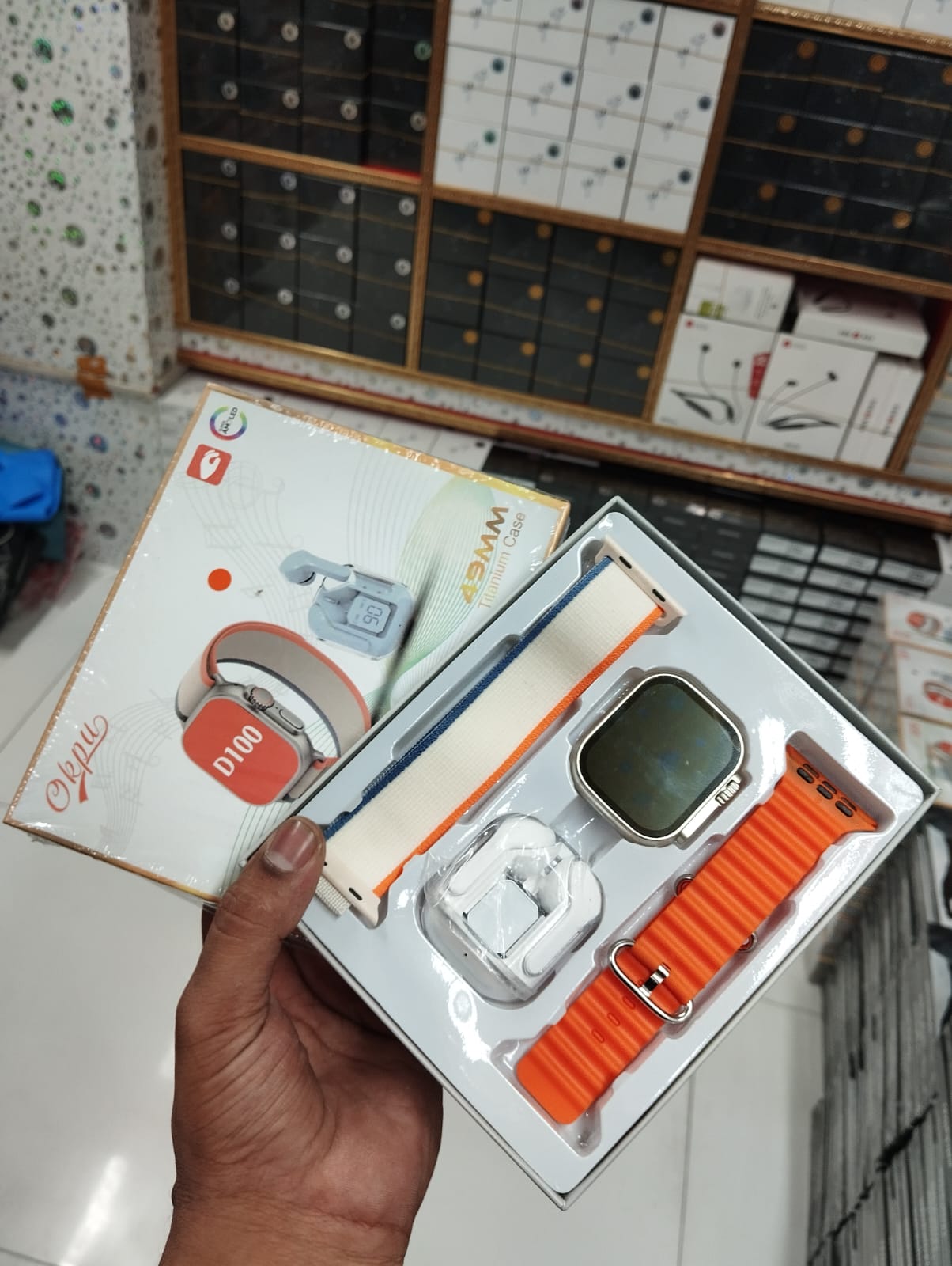D100 Combo Ultra 9 Smartwatch and Earbuds