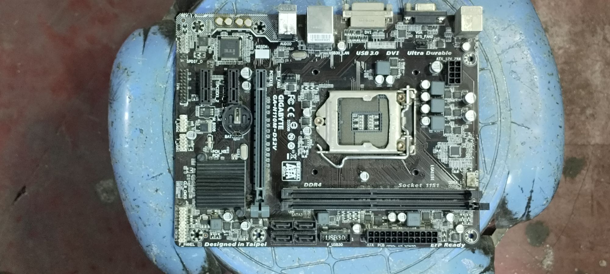 Key Features

Model: H310M DS2V

Intel H310 Express Chipset

Supports 8th Gen Intel Core i7,i5 i3,Pentium Processors

RAM Slot: 2 x DDR4 DIMM

PCI Slot: 3 x PCI Express. 