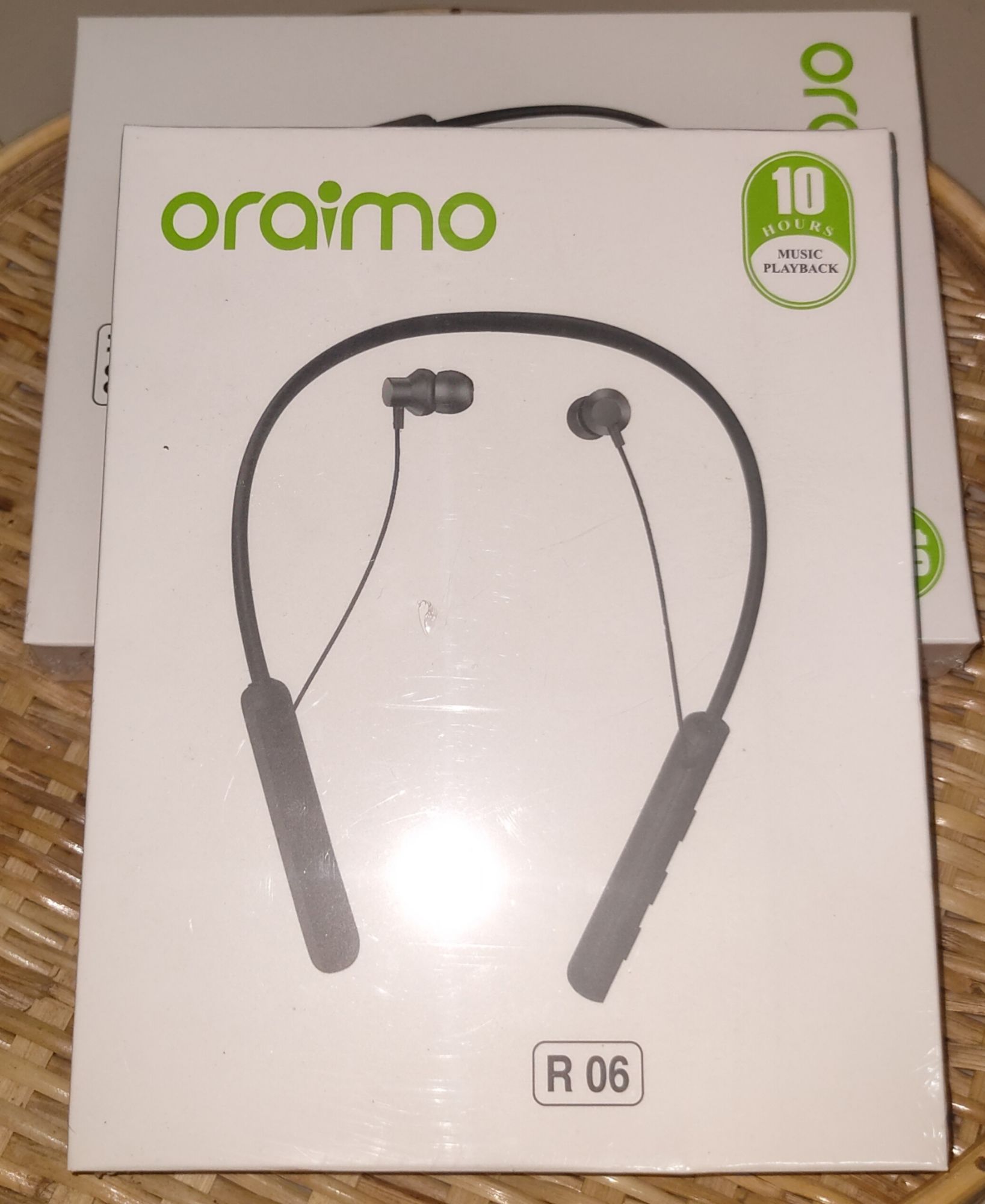 Oraimo R06 neck band good quality. 
