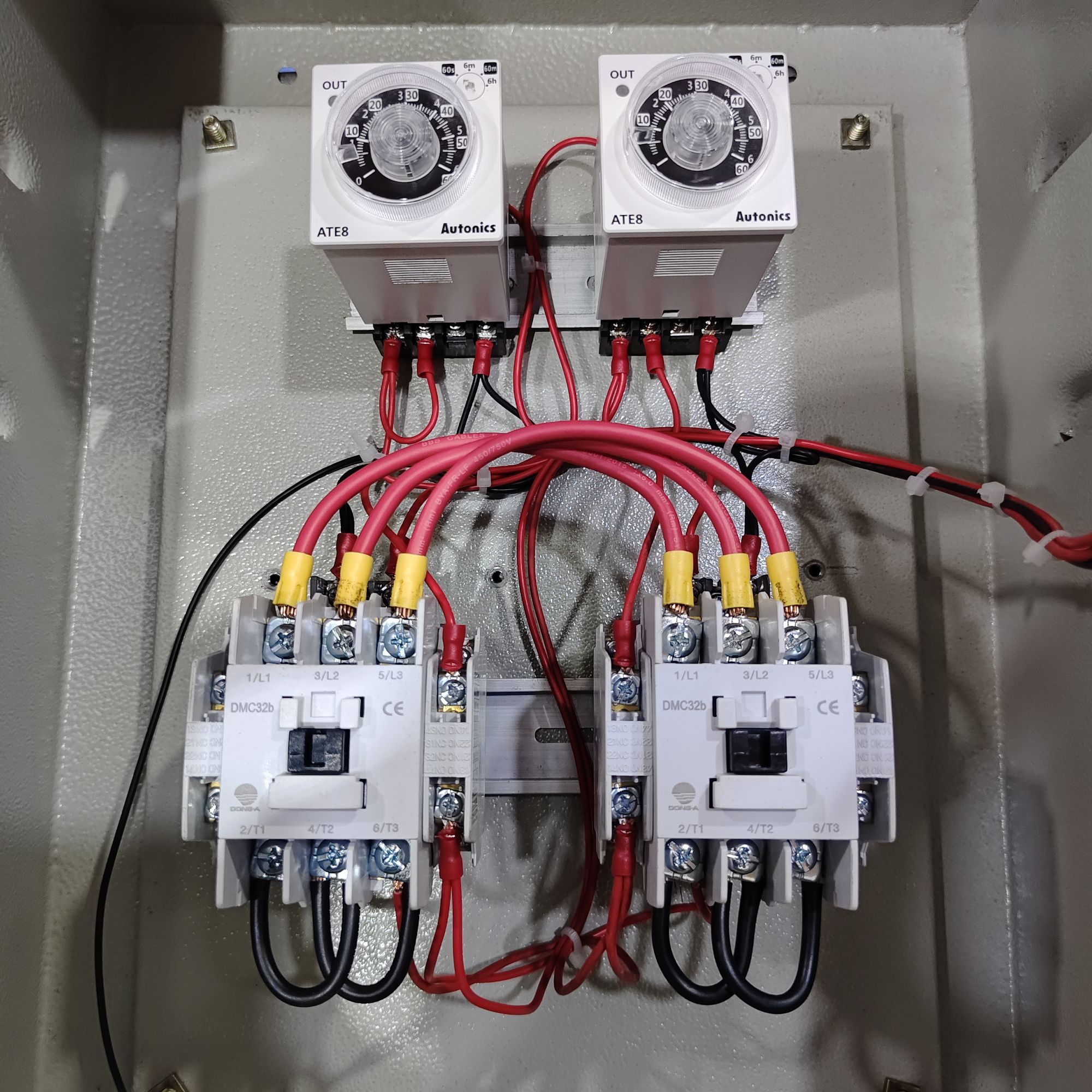 AUTOMATIC TRANSFER SWITCH (ATS) FOR GENERATOR WITH DONGA 50A 220/440 MAGNETIC CONTACTOR. 