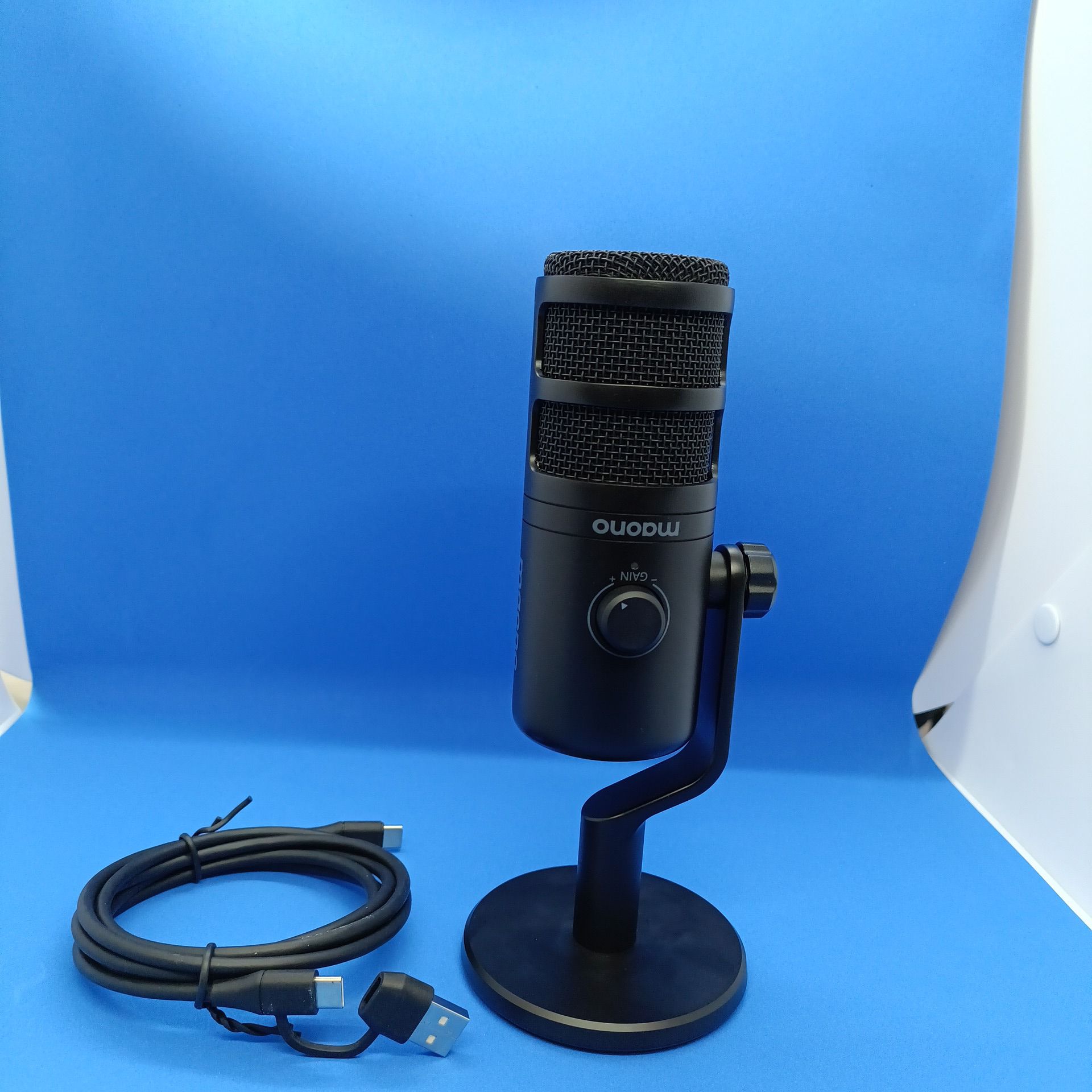 PD100U dynamic microphone maono. 