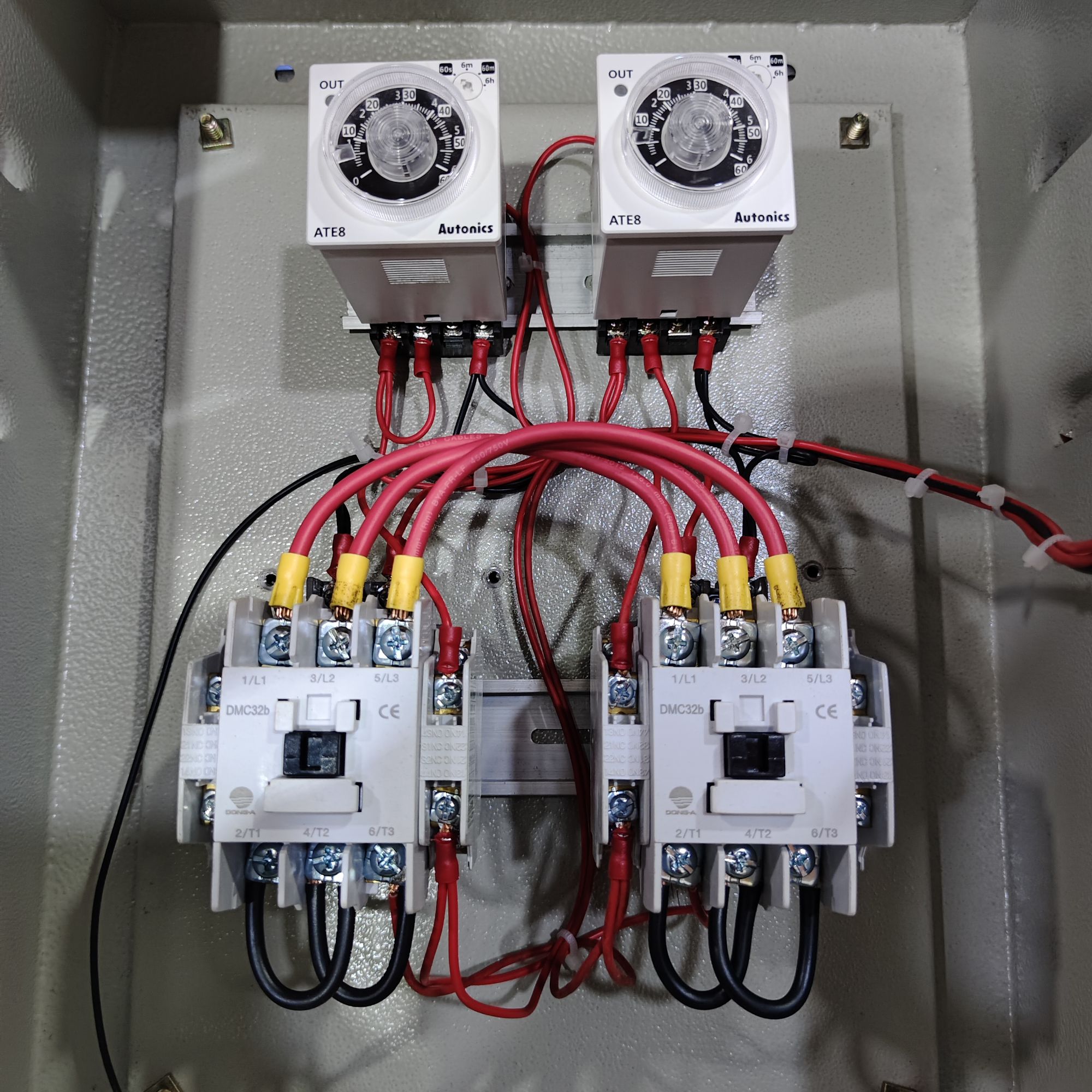 AUTOMATIC TRANSFER SWITCH (ATS) FOR GENERATOR WITH DONGA 50A 220/440 MAGNETIC CONTACTOR. 