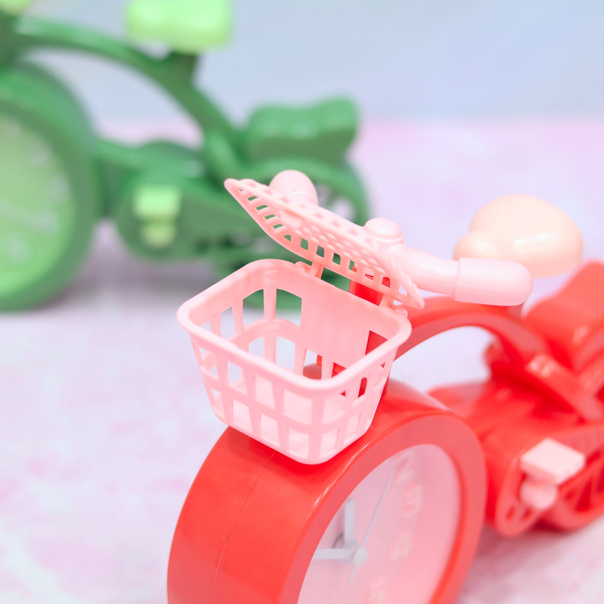 Creative Bicycle Alarm Clock Bicycle Design Cute Alarm Clock with basket


These cool and funky alarm clocks designed in the shape of a bicycle. And with a small basket, which you can open and put some small stuff as well, operated on a AA battery, multip. 