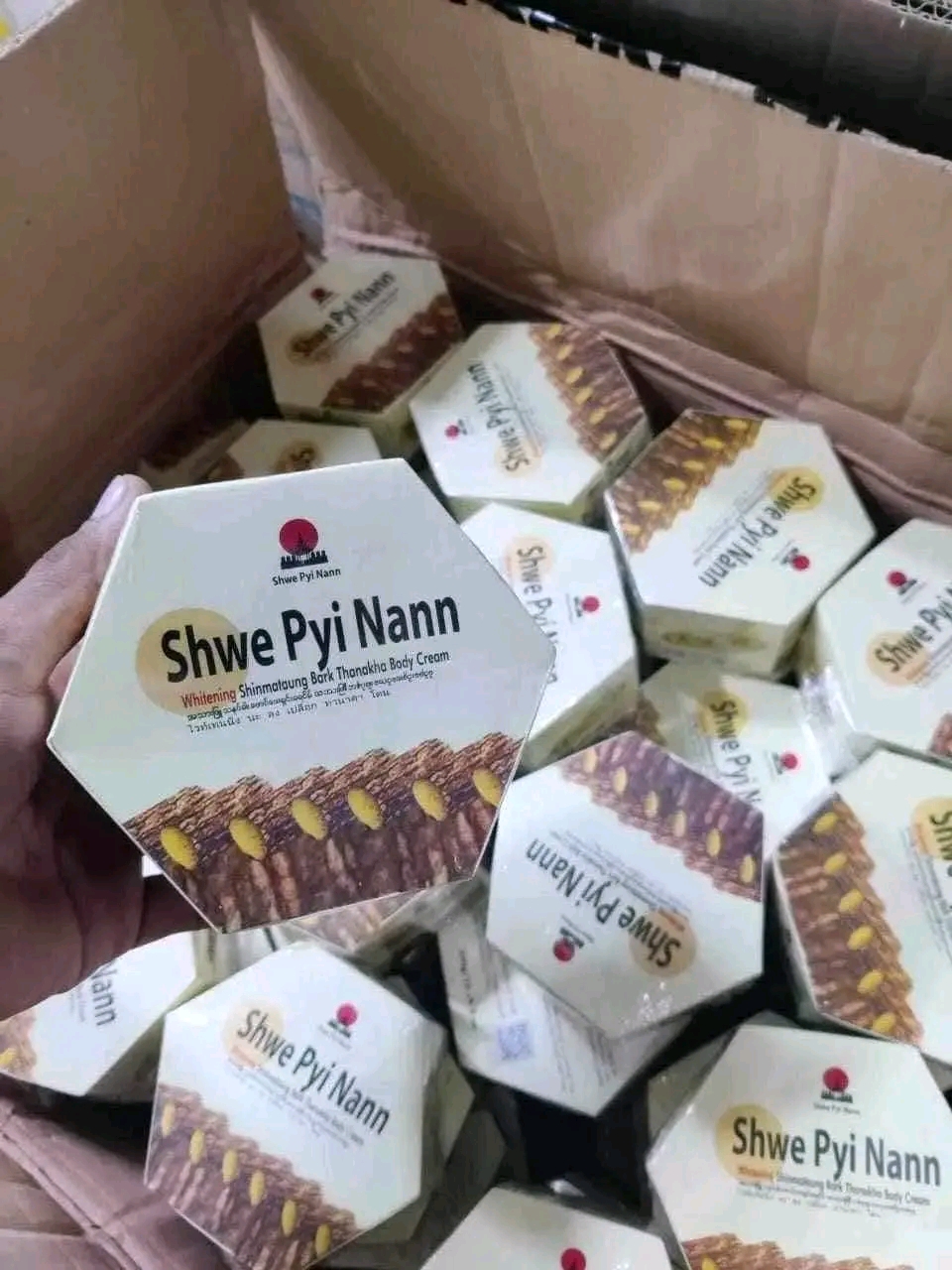 Shwe Pyi Nann Whitening Thanakha Body Cream -300ml. 