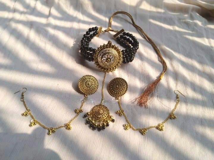 Golden Jewelery Set With Beads/ Antique Jewelery Set