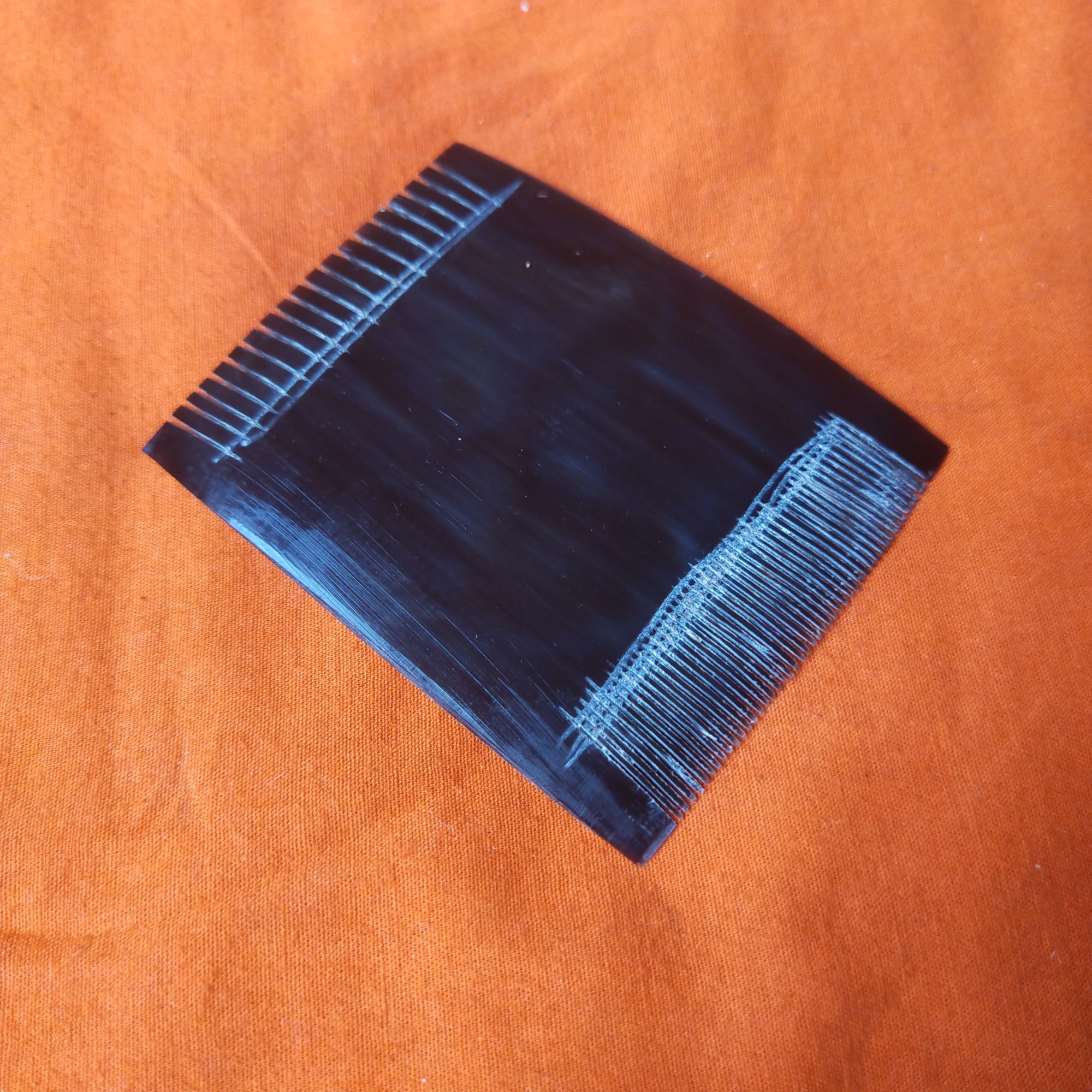 Harer ciruni Hair Comb stylish bone comb ciruni black color ciruni. 