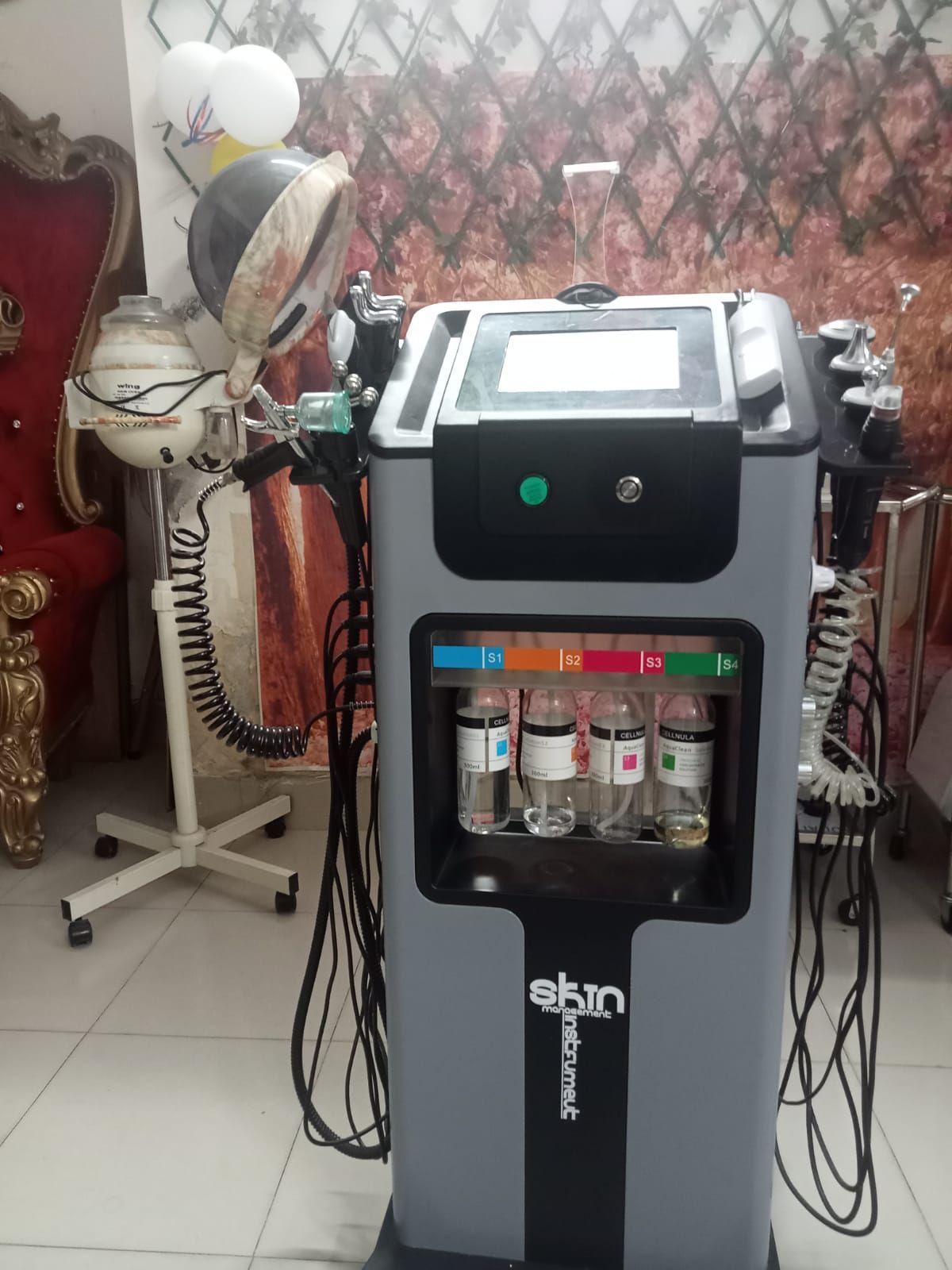 11 in 1 Hydra facial machine. 