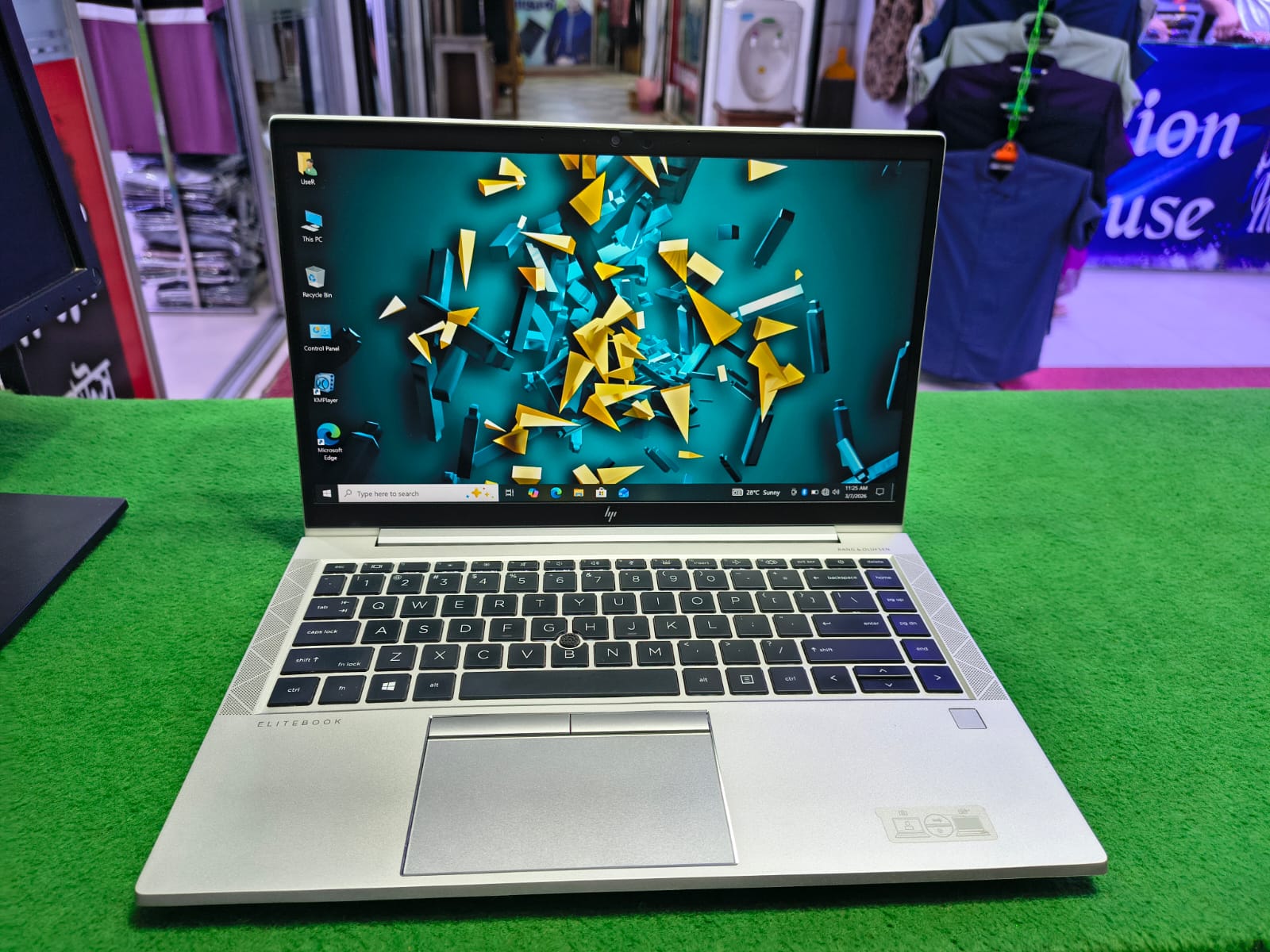 Hp G5 laptop Core i5 gen 8th Ram 8gb ssd 256gb Full fresh condition kono poblem nay