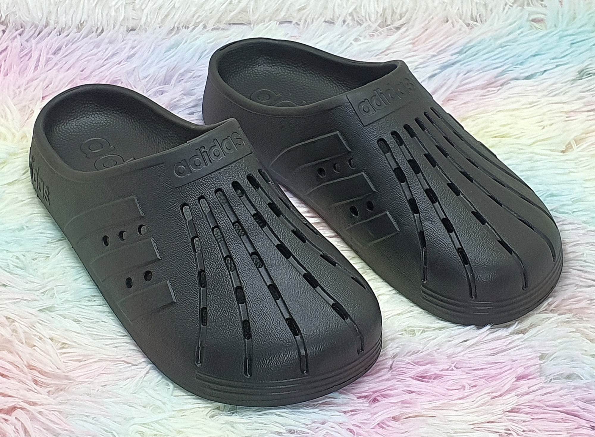 New Comfortable Adilette Clogs Slip-on Crocs Shoes Sandals for Men. 