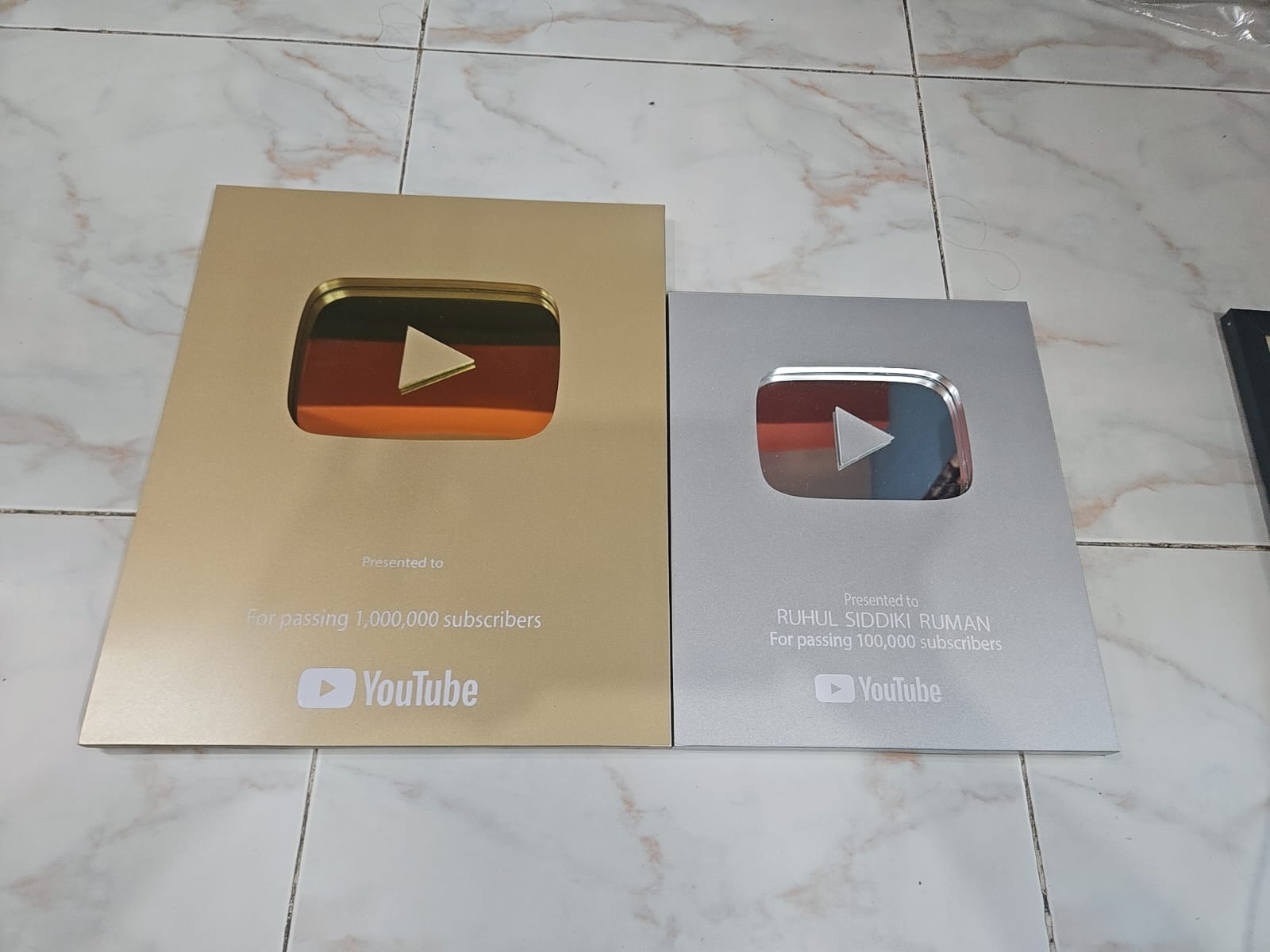 samne pichone same silver play button show piece for using studio decoration,room decoration play show piece,logo ad silver colour. 