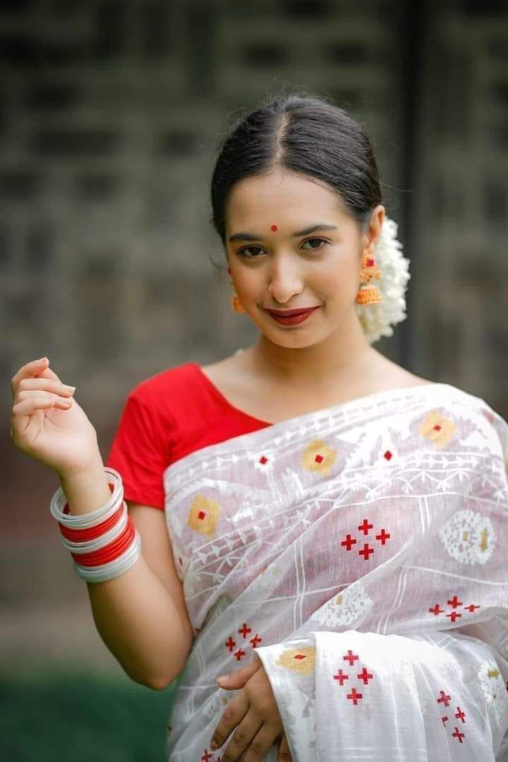 Skin print white saree for Women's. best quality.same as picture. real picture added to this list. normal washable.. 