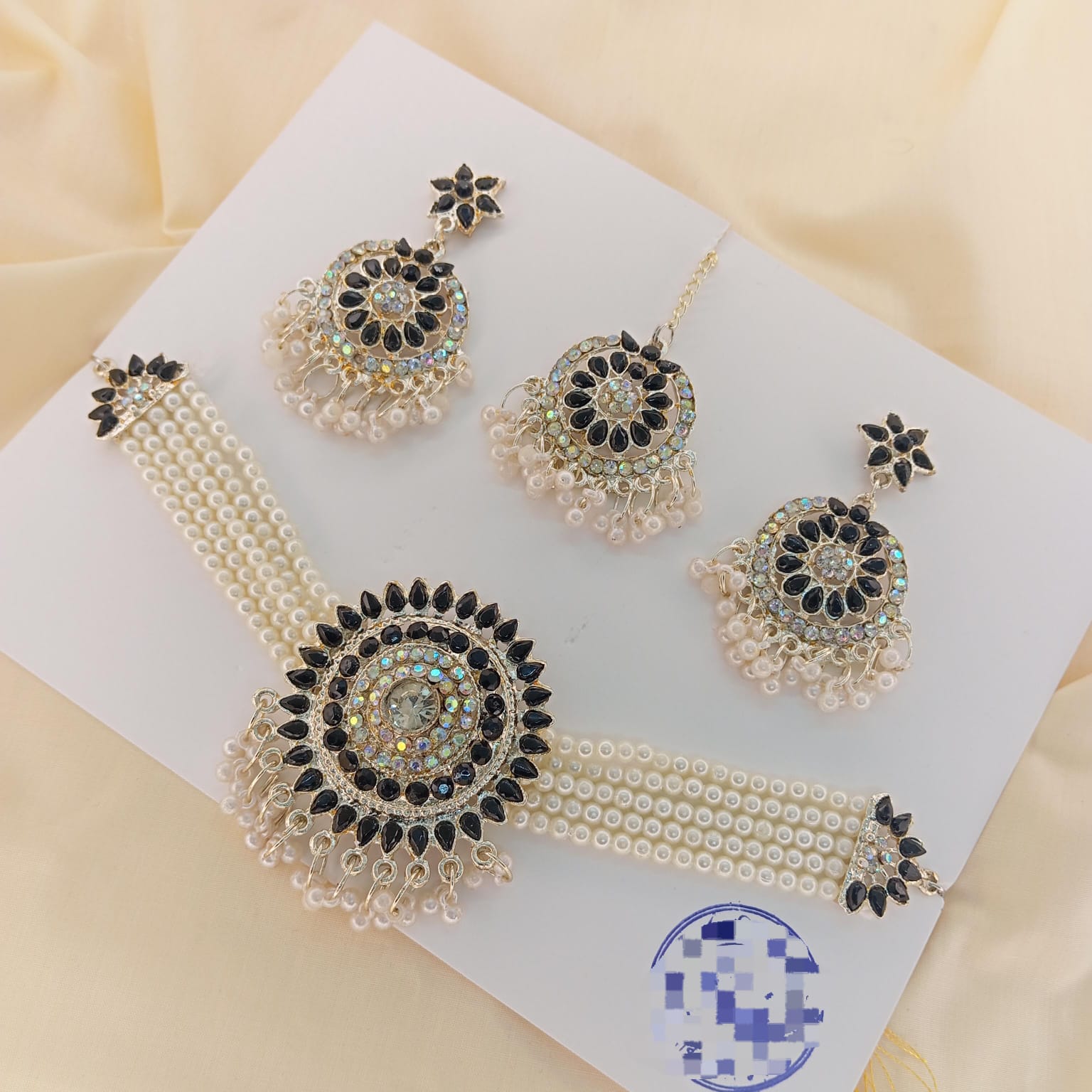 Mushuk zoravonlik bilan boshashadi