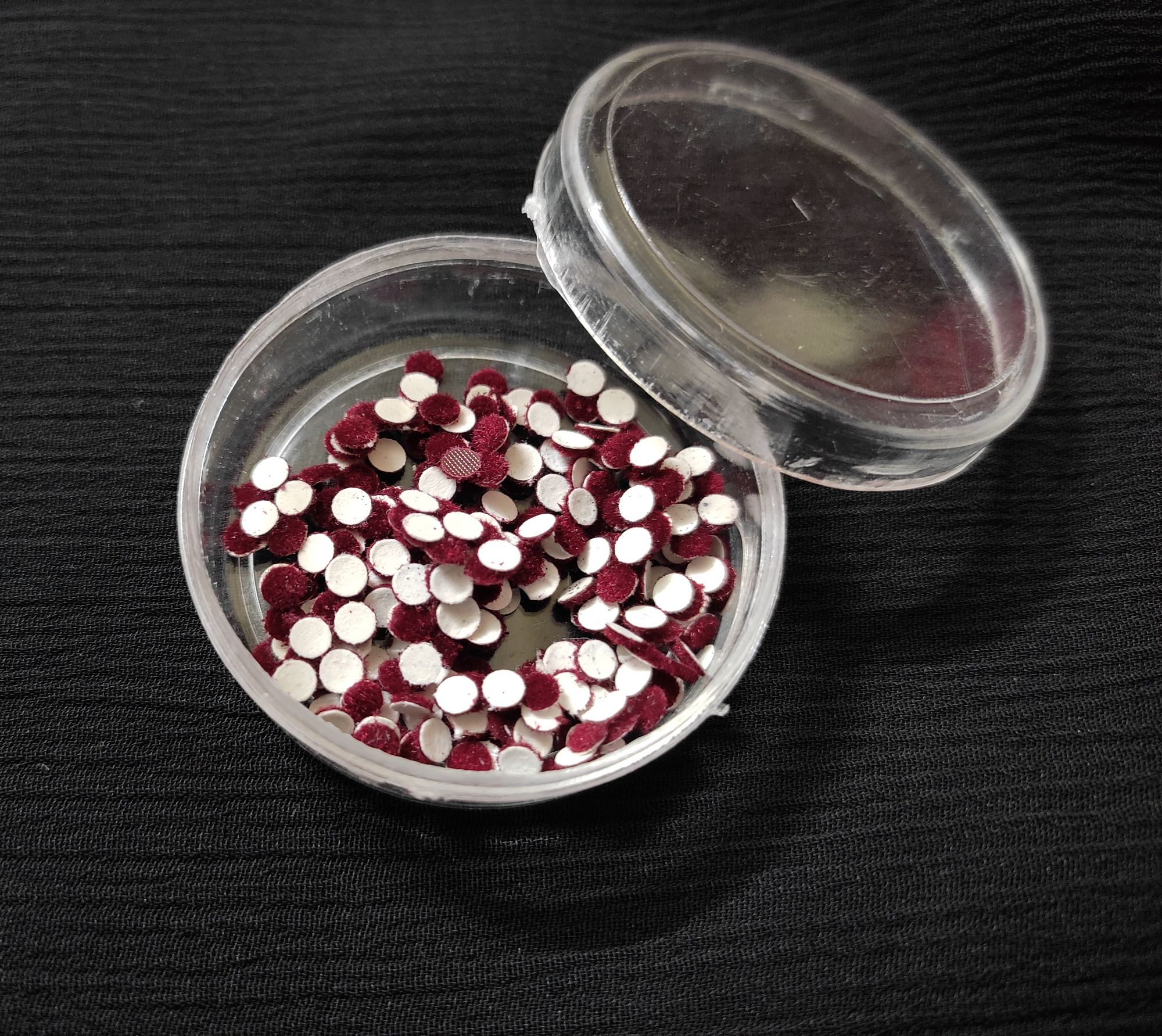 4 box small combo bindi for girls(100pc bindi on 1box). sticker bindi / forhead jewellery/ tip for women. 