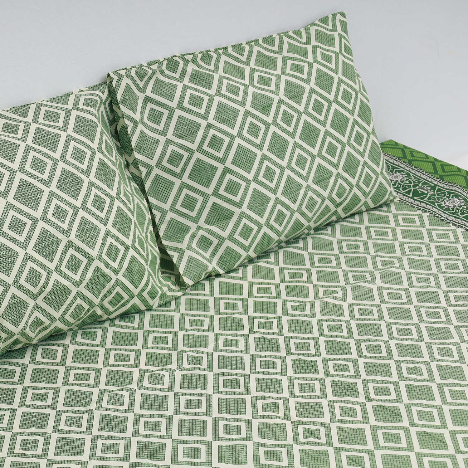 King Size Premium Bed Sheet 88" x 98" with 2 Pillow Covers | Green and White Square Print. 