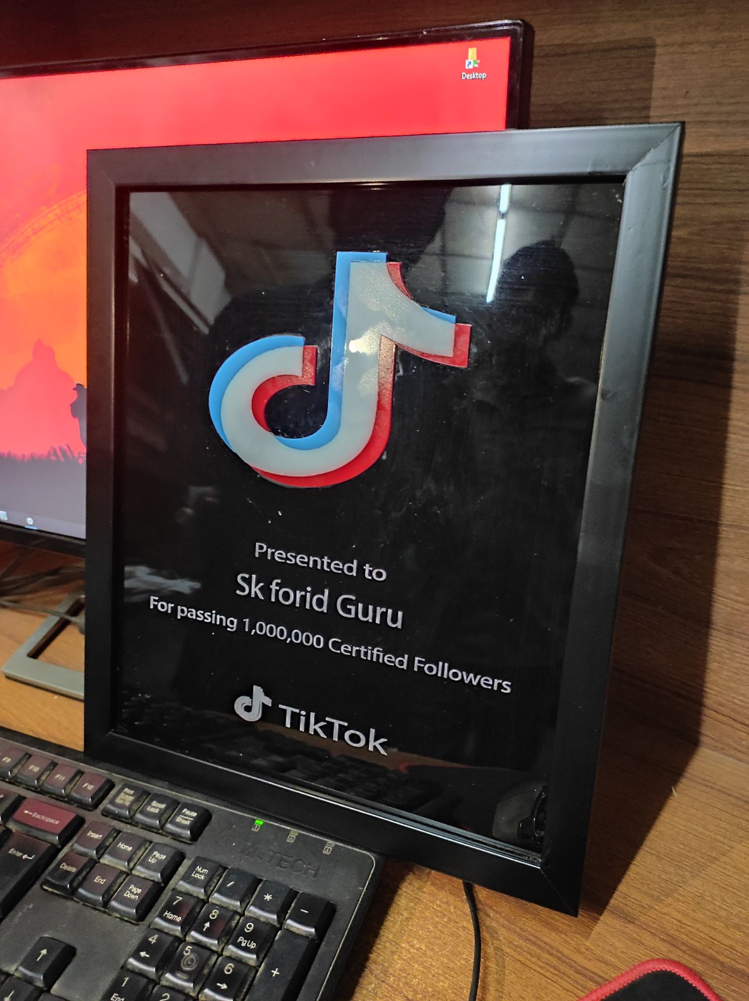 tiktok play button for using studio decoration,its not orginal but look like real. 
