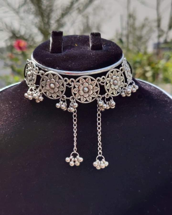 Beautiful Antic jwellery chokar & earring sets for women