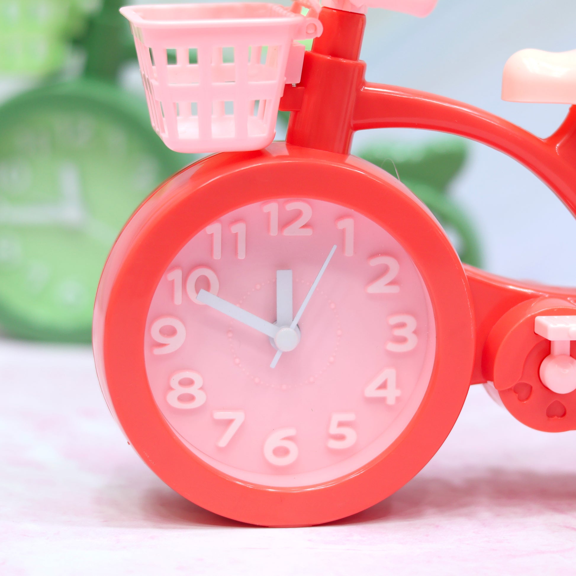 Creative Bicycle Alarm Clock Bicycle Design Cute Alarm Clock with basket


These cool and funky alarm clocks designed in the shape of a bicycle. And with a small basket, which you can open and put some small stuff as well, operated on a AA battery, multip. 