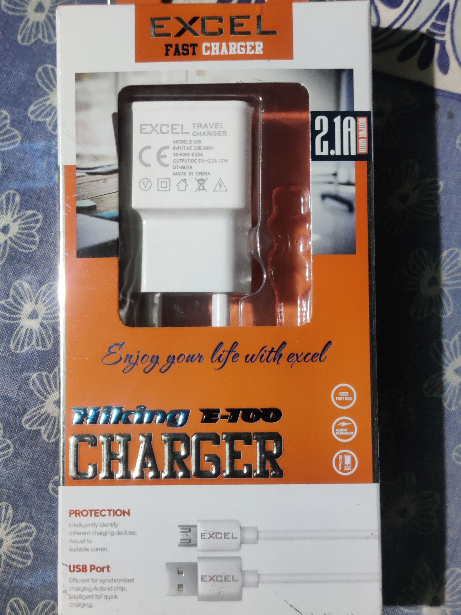Excel E100 12W Fast Charger 2.1A Smart Phone Charger with Micro USB / Type C cable. 