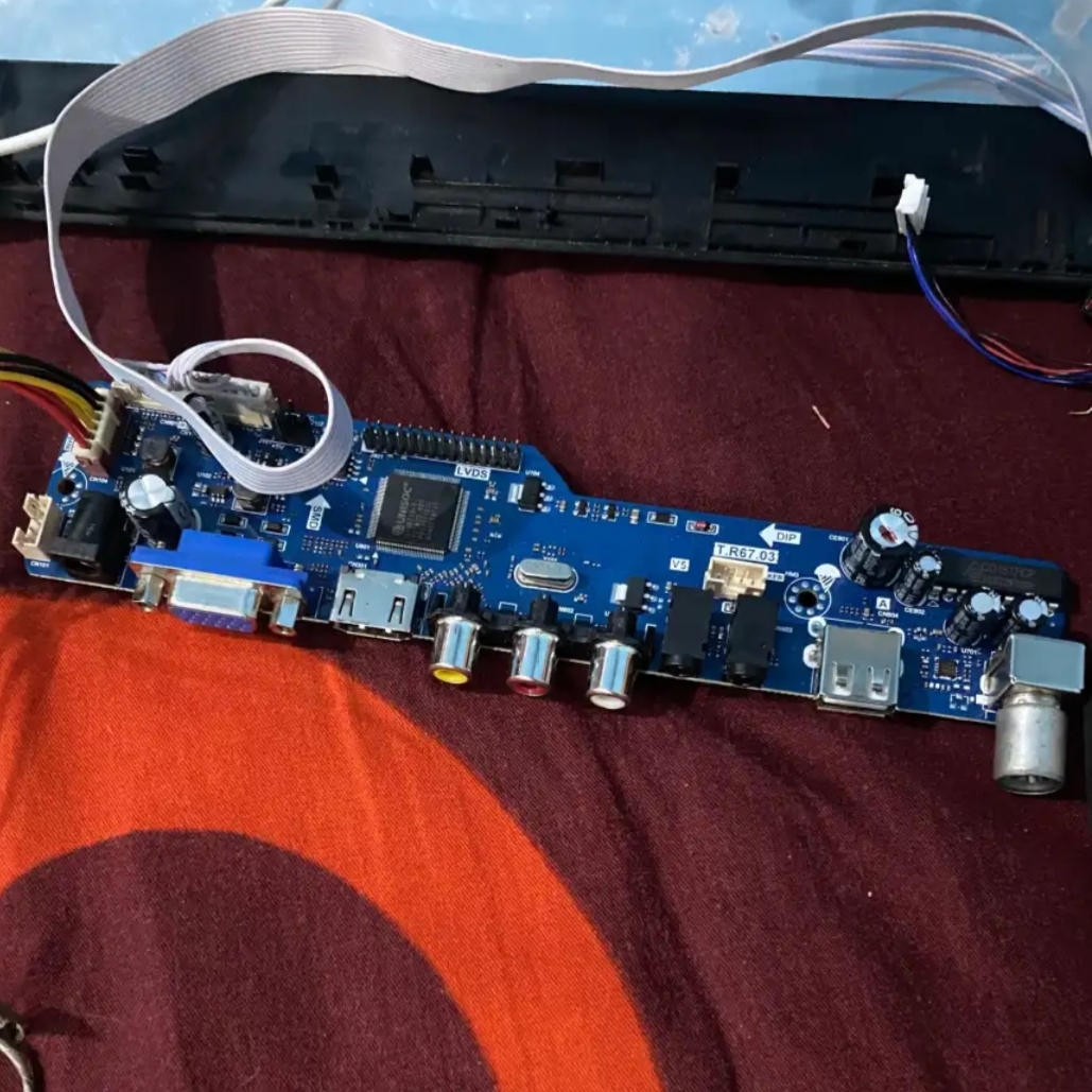 Universal LCD TV Controller Driver Board + 1CH 6bit 40Pin LVDS Cable + 7 IR Key Board Combo for 1366x768 Pixel Panel Replace T.V56 DS-V59. 