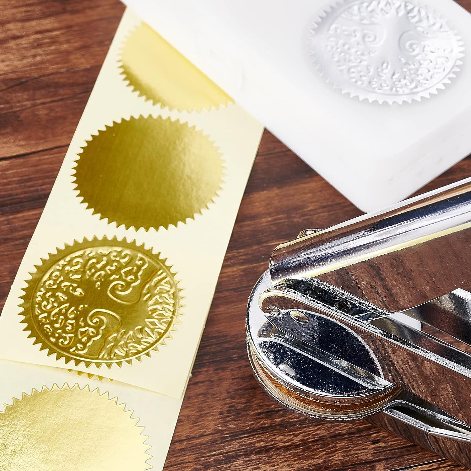 100pcs Embossing Stickers Blank Metallic Gold Certificate Seals Embossed Foil Stickers Scallop Edge Stickers Embosser Stamp Seal. 