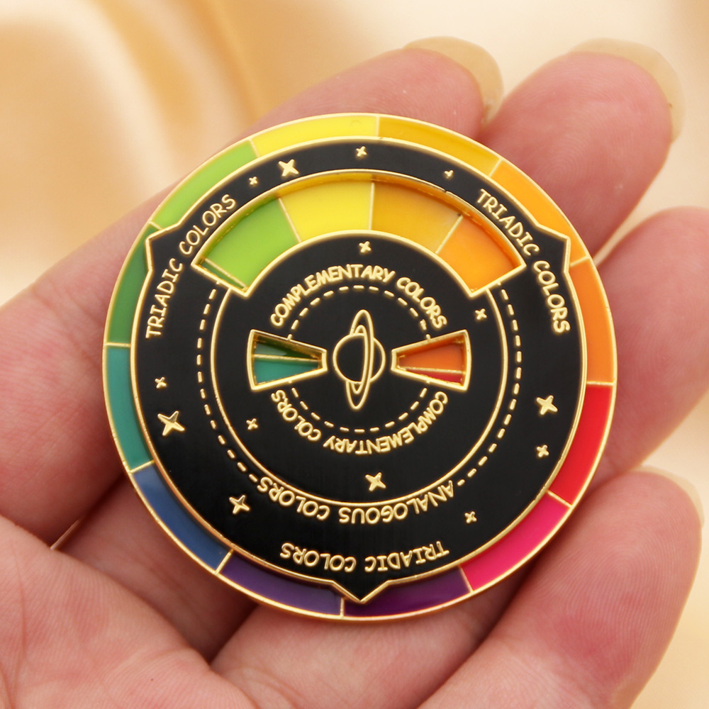 Spinning Color Compass Enamel Pin Novelty Rotatable Palette Brooch Color Wheel Badge for Backpacks Aesthetic Jackets Accessories. 