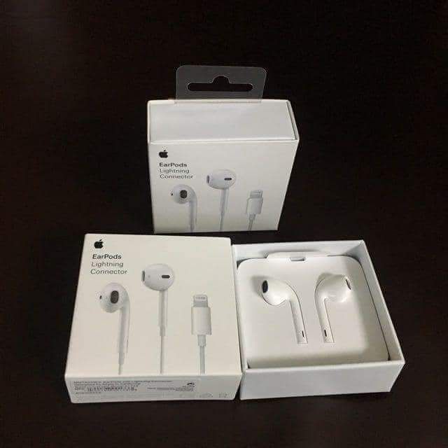 Apple EarPods Lightning Wired Earphones for iPhone 7 to 14 - Premium Sound and Call Function. 