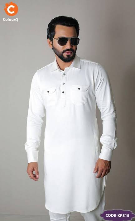 Ikki juftlik kimning siki shirinroq, kimning mushuki shiraliroq ekanligini aniqlashdi. Video jinsiy anal kasting