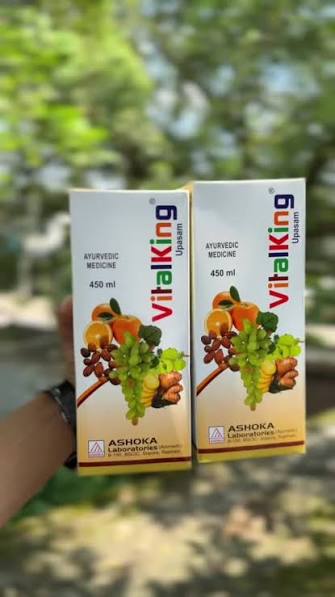 Kresloda kunnilingus Jinsiy olatni juda qattiq tortdi