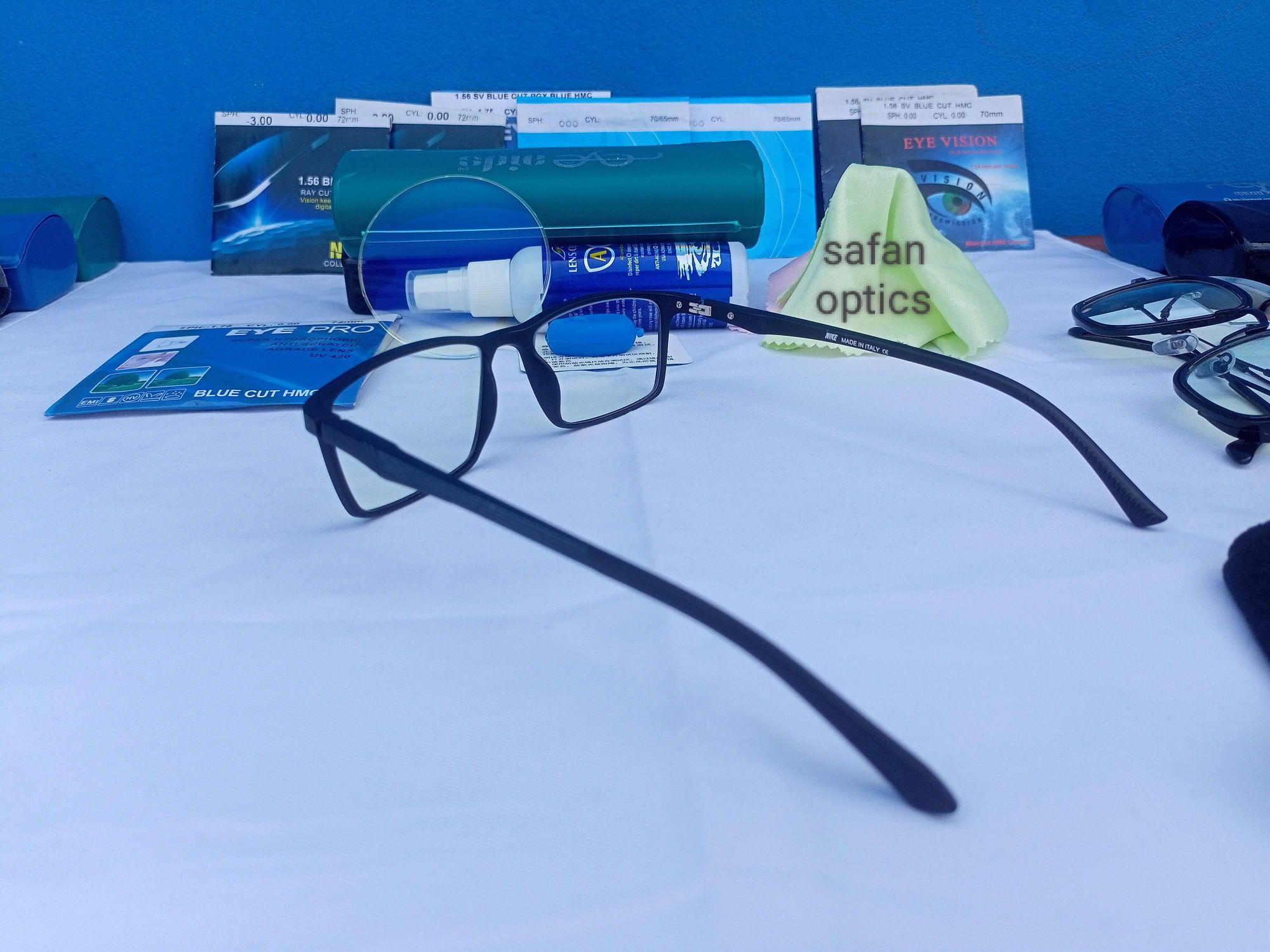 anti Blue-ray glass with TR-90 optical fibre frame lens cleaner blue cut lens testing kit and waper cloth frame store box free save your eyes from computer mobile blue light. 