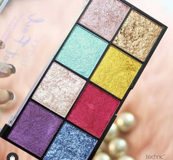 Technic Hot Foil Highly Pigmented 8 Color Eyeshadow Palette. 